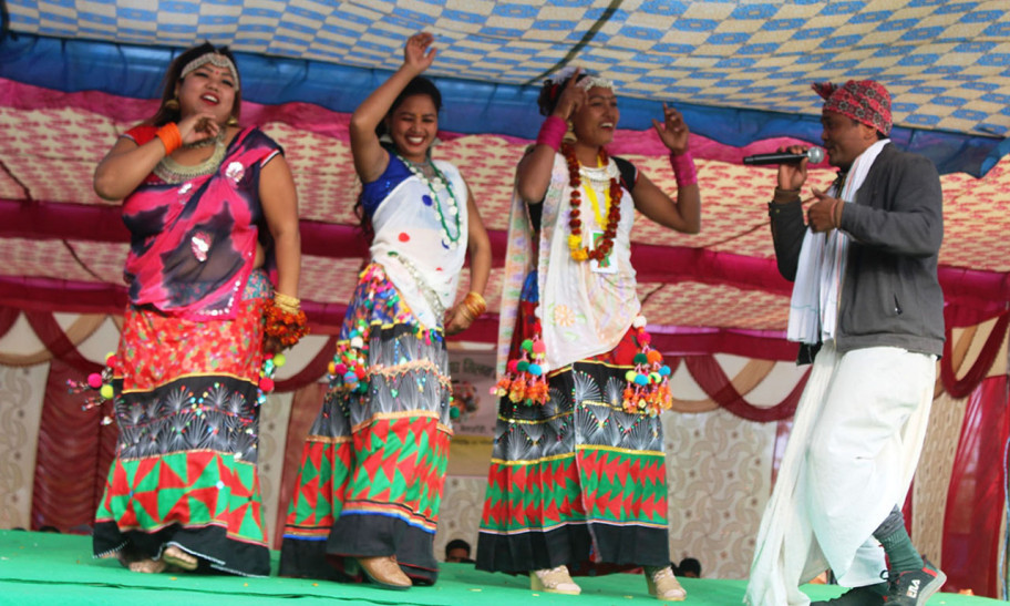 थारु संस्कृति (फोटो फिचर)